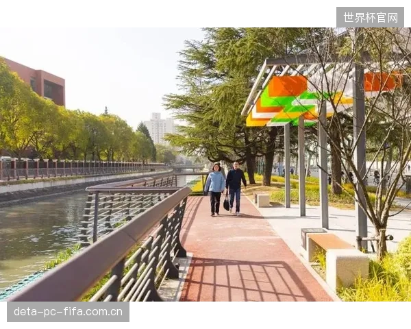 沿海城市正在把最优质的公共滨水岸线，分割出售给少数私人俱乐部和酒店